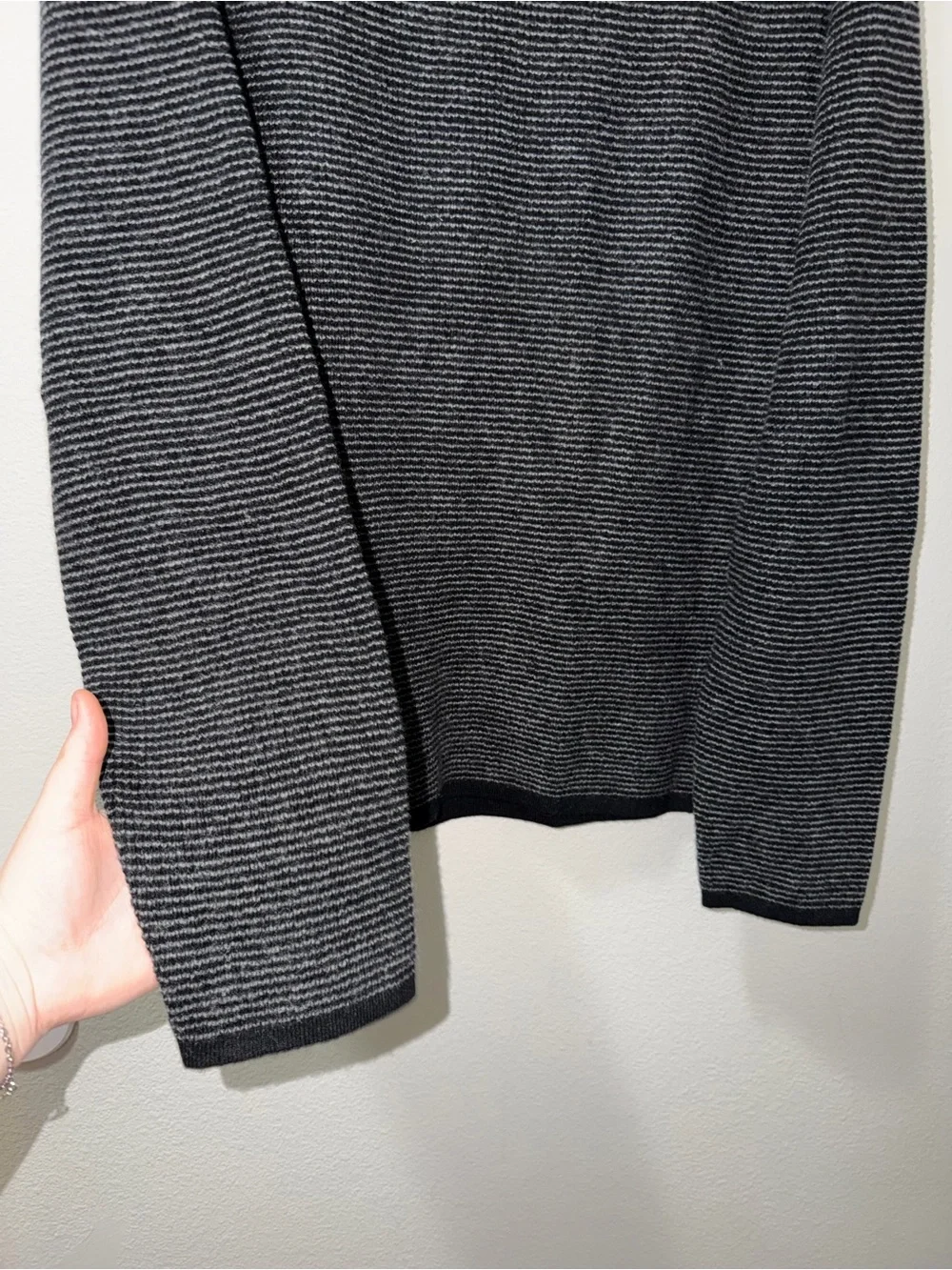 Men’s VINCE 100% CASHMERE CREWNECK SWEATER Black Soft Large Quiet Luxury Preppy